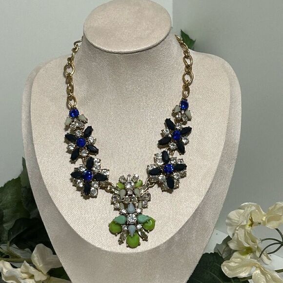 J. Crew Stunning Cluster Statement Necklace Multi Crystals & Gold Chain Signed - Picture 4 of 13